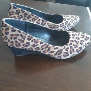 NWOT Leopard Kenneth Cole Reaction Wedges